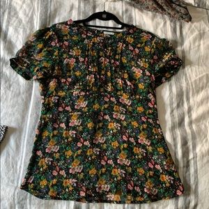 Floral top with size zipper and fit through waist